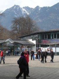 Lyžování - Centrum Garmische, nedaleko lázeňský dům s výstavou