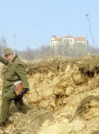 Jezeří znovu ohrožují trhliny, místostarosta nedalekého Horního Jiřetína Vladimír Buřt a geolog Jan Marek