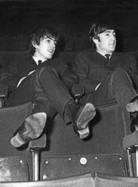 Objevené fotografie Beatles (1963–1964) – Kicking Back