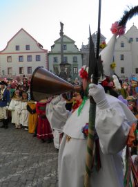 Masopustní průvod na českokrumlovském náměstí