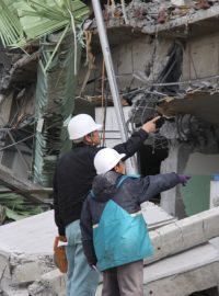 Z továrny v japonské Fukušimě zbyly po zemětřesení a tsunami jen trosky.