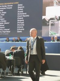 Předseda ČMFS Ivan Hašek na kongresu UEFA v Paříži