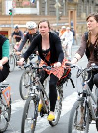 Cyklisté dnes jízdou metropolí zahájili kampaň Do práce na kolech