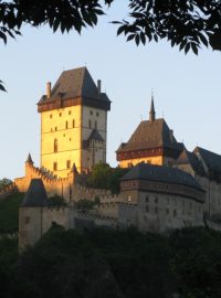 Karlštejn aneb &quot;Z temna lesa žežulička zakukala, zaplakala pod Karlovým Tejnem&quot; (K.H.Mácha)