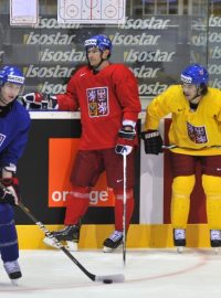 Jakub Voráček, Petr Průcha a Michael Frolík na tréninku české hokejové reprezentace