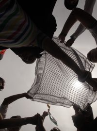 Palestinci v Gaze slaví podepsání dohody mezi Hamásem a Fatahem