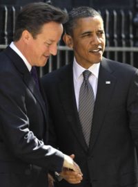 (Zleva) David Cameron a Barack Obama v Downing Street v Londýně