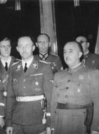 Franco (druhý zprava) v říjnu 1940 na konferenci v Berlíně. Poblíž stojí Heinrich Himmler