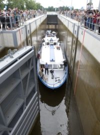 Po Vltavě mezi Českými Budějovicemi a Hlubokou nad Vltavou začaly 11. června oficiálně plout lodě