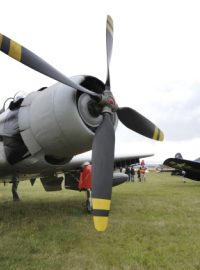 Na Memorial Air Show se představil i americký palubní bitevní letoun Douglas A-1 Skyraider používaný v poválečném období.