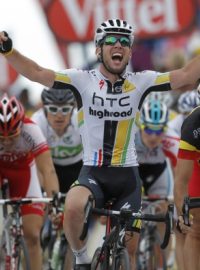 Mark Cavendish oslavuje na Tour de France šestnácté etapové vátězství