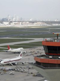 Provoz na letišti ve Frankfurtu  je normální