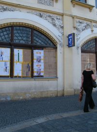 Zakryté výlohy před demonstrací na Lužickém náměstí v Rumburku