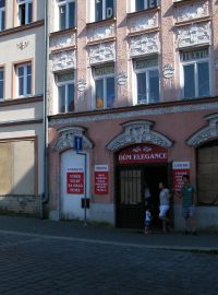 Zakryté výlohy před demonstrací na Lužickém náměstí v Rumburku