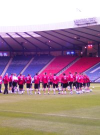Česká fotbalová reprezentace na předzápasovém tréninku v Hampden Parku