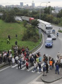 Obyvatelé pražského Spořilova demonstrovali proti kamionové dopravě