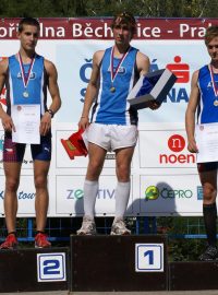 Nejlepší junioři na běhu Běchovice-Praha: zleva Jan Janů, Libor Bucifal, Matěj Trávníček