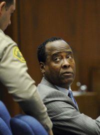 Lékař Conrad Murray u soudu