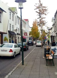 Hlavní nákupní třída v Reykjavíku. Island