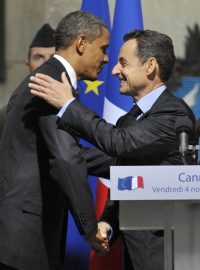 Prezidenti USA a Francie Barack Obama a Nicolas Sarkozy na summitu G20 v Cannes