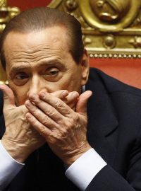 Italský premiér Silvio Berlusconi během debaty v senátu