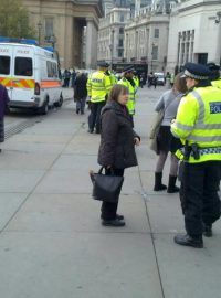 Policisté hlídkující v ulicích