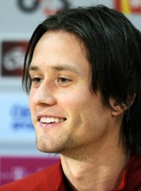 Tomáš Rosický může mít po prvním zápase důvod k úsměvům