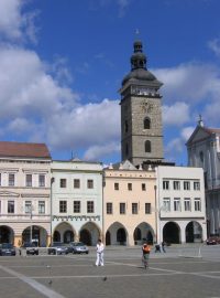 Pohled z náměstí Přemysla Otakara II. ke katedrále sv. Mikuláše a Černé věži (České Budějovice)