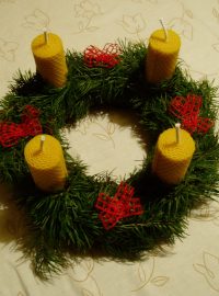 Adventní věnec vyrobený v Charitě Olomouc