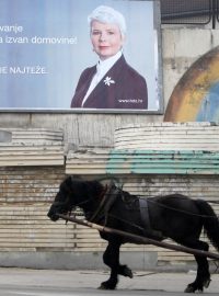 Portrét premiérky Kosorové na předvolebním plakátu v bosenském Novem Travniku