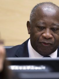 Eprezident Pobřeží slonoviny Gbagbo poprvé stanul před soudem v Haagu