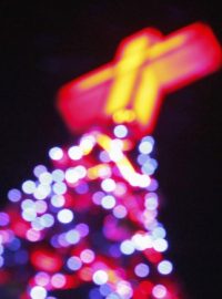 Vánoční strom v Soulu při zatmění Měsíce