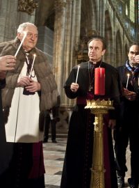 Do katedrály sv. Víta dorazilo betlémské světlo pocházející z Jeskyně Narození Páně v Betlémě