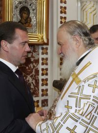 Ruský prezident Dmitrij Medvěděv s moskevským patriarchou Kirillem