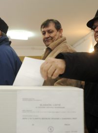 Chorvatští občané u referenda o vstupu do EU