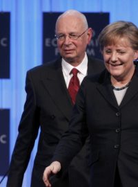 Německá kancléřka Angela Merkelová a zakladatel Světového ekonomického fóra Klaus Schwab