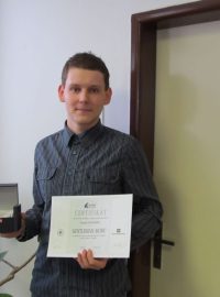 Oceněný Tomáš Maux s certifikátem a značkovými hodinkami