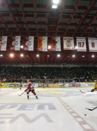 Hráči Slavie spolu s fanoušky se vrátili do staré haly v pražském Edenu