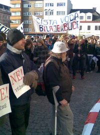 Demonstrace proti těžbě břidlicového plynu v Náchodě