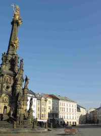 Sloup Nejsvětější Trojice a olomoucká radnice