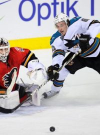 Calgary Flames&#039; goalie Miikka Kiprusoff (L) makes a save on San Jose Sharks&#039; Justin Braun during the overtime period of their NHL