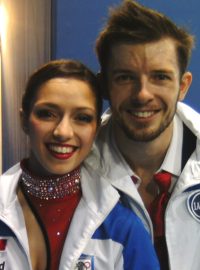 Krasobruslaři Ondřej Hotárek a Stefania Bertonová po krátkém programu na MS 2012