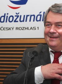 Vojtěch Filip přijal pozvání do studia Radiožurnálu