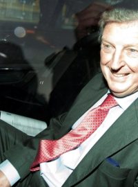 Novým koučem anglické fotbalové reprezentace byl jmenován Roy Hodgson