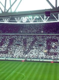 Juve do toho, fanoušci nejen skandují, ale i píšou