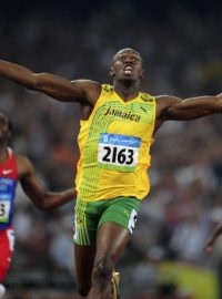 Usain Bolt  of Jamaica  celebrates winning the men&#039;s 200m final of the athletics competition in the National Stadium at the Beijing  2008 Olympic Games in this August 20, 2008