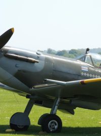 Supermarine Spitfire Mk. V City of Winnipeg si například zahrál ve filmu Tmavomodrý svět