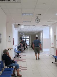 Čekárna ambulantní části nemocničního pavilonu v Kolíně