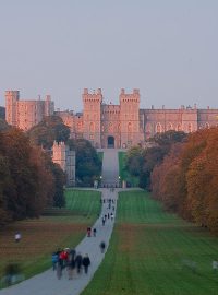 Tisíc let stará pevnost Windsor Castle přestavěná na královský palác.