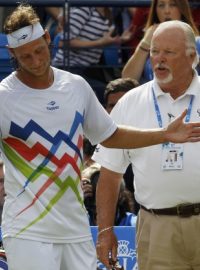 David Nalbandian of Argentina (L) talks to ATP supervisor Tom Barnes after he injured a line judge when he kicked a hoarding during his men&#039;s singles final match against Marin Cilic of Croatia at the Queen&#039;s Club tennis tournament in London June 17, 2012